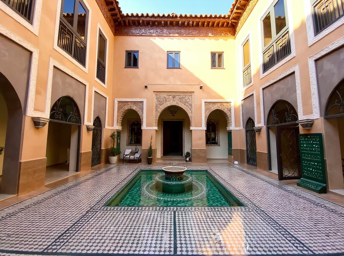 Fort potentiel. Riad maison d’hôte de 1300m² habit avec 7 suites et piscine à kasbah marrakech médina