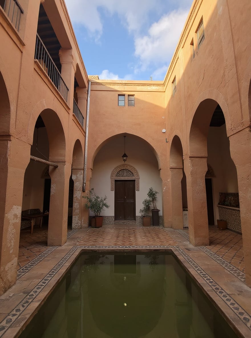 Riad à vendre – 200 m², idéalement situé près des Palais El Badi et Bahia, proche de la route Melkia