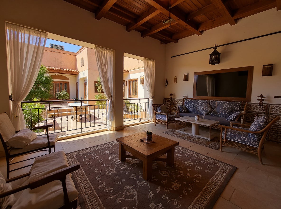 Vente d'un superbe riad à Route Amizmiz. Superficie 3160 m². Belle terrasse et jardin